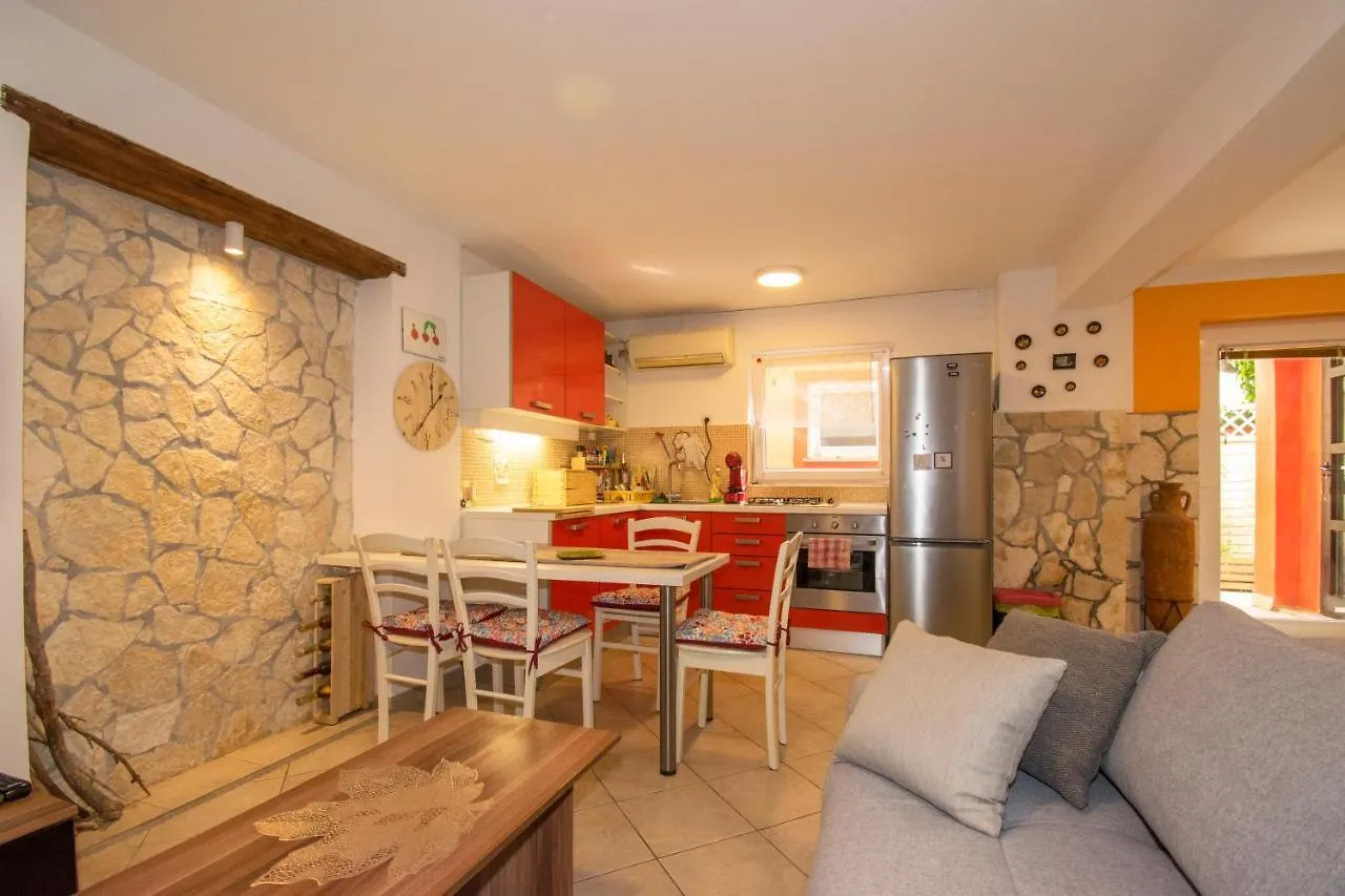 Apartment Apartman Maja 2 Premantura Croatia